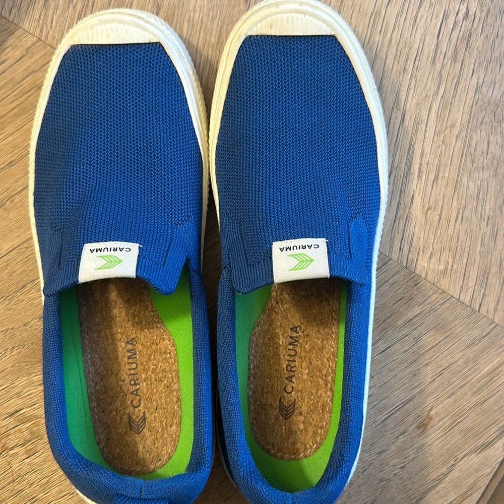 Cariuma Low Knit slip on sneakers